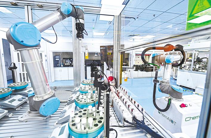 火眼金睛不下线，智能方案助新药研发 武汉智能制造持续升级，机器人研发引领创新浪潮